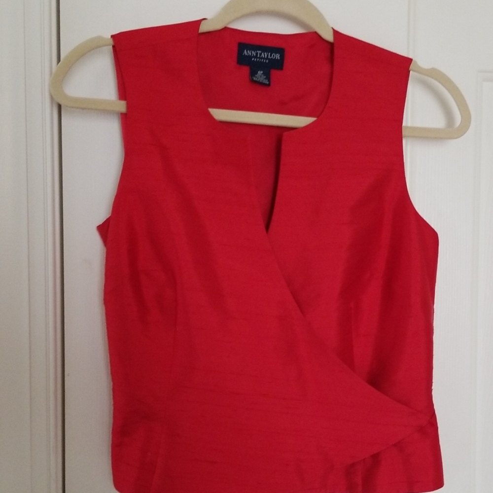 Sleeveless cropped top